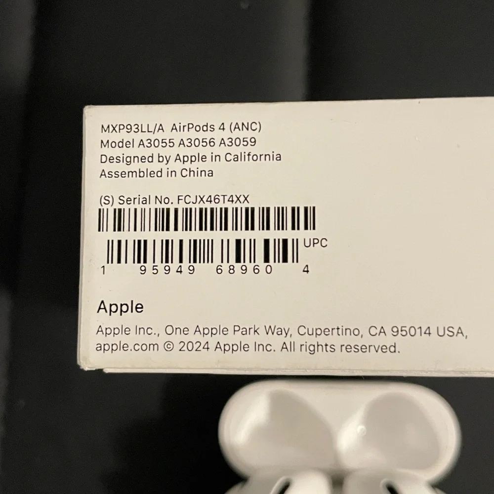 Apple White Wireless Earbuds with Charging Case